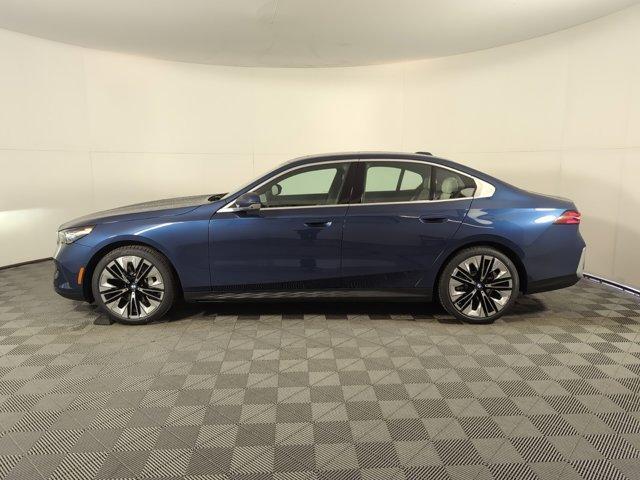 Photo of 2025 Phytonic Blue Metallic BMW 530