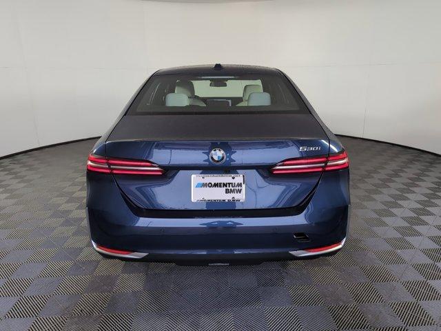 Photo of 2025 Phytonic Blue Metallic BMW 530