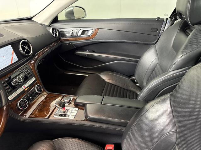 Photo of 2014 Silver Mercedes-Benz SL-Class