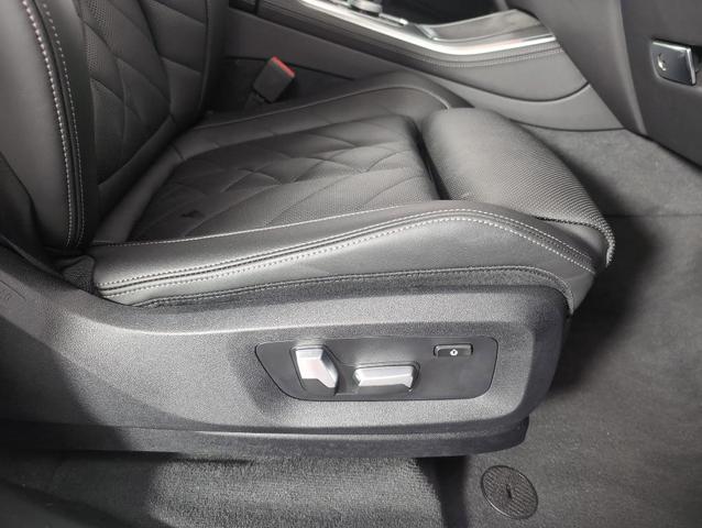Photo of 2023 Alpine White BMW X5