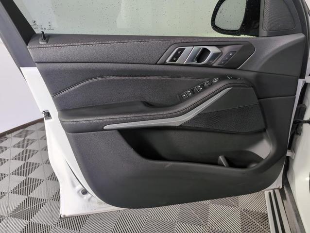Photo of 2023 Alpine White BMW X5