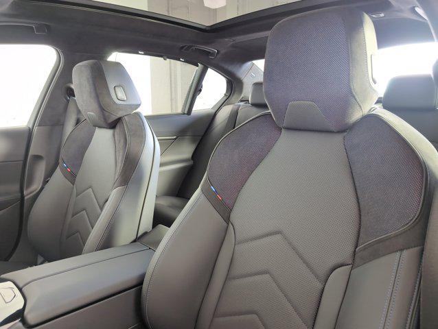 Photo of 2026 Tanzanite Blue II Metallic BMW 550e