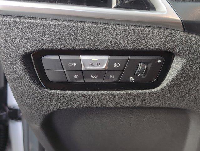 Photo of 2025 Alpine White BMW 330