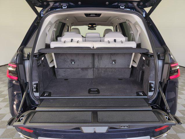 Photo of 2026 Tanzanite Blue II Metallic BMW X7