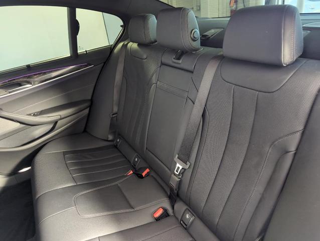 Photo of 2022 Black Sapphire Metallic BMW 530