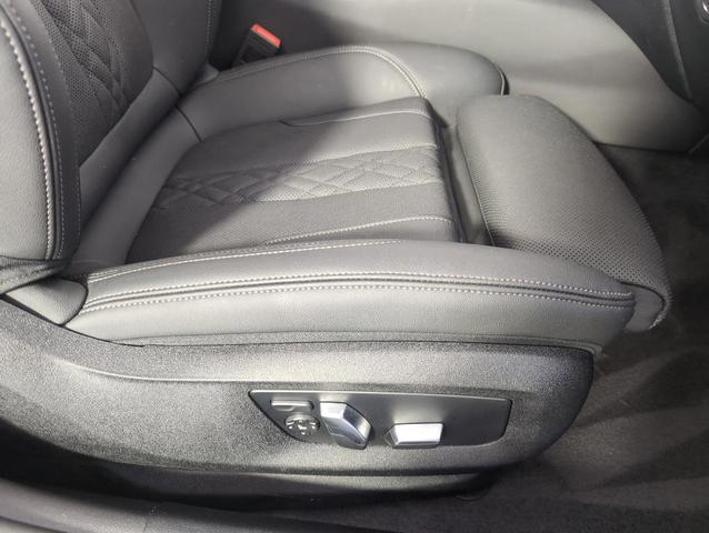 Photo of 2022 Black Sapphire Metallic BMW 530