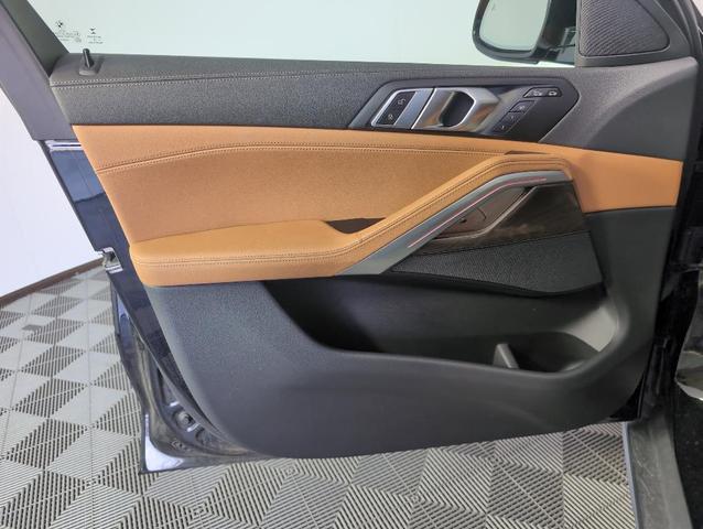 Photo of 2023 Jet Black BMW X6