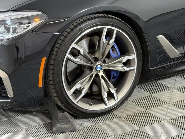 Photo of 2020 Black Sapphire Metallic BMW M550