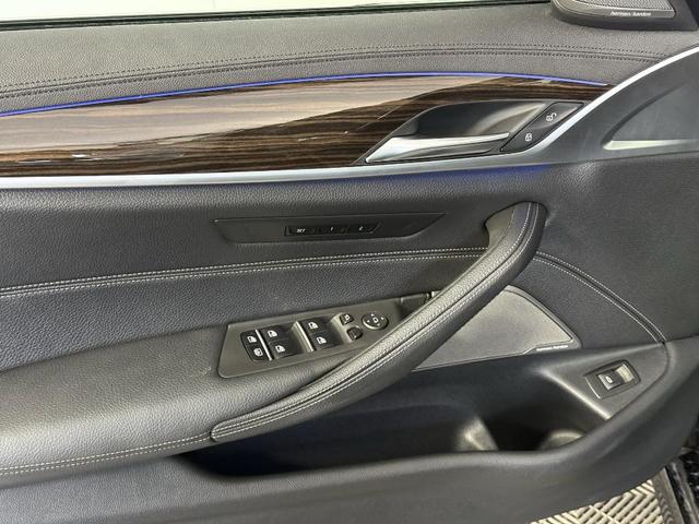 Photo of 2020 Black Sapphire Metallic BMW M550