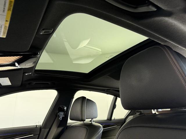 Photo of 2020 Black Sapphire Metallic BMW M550