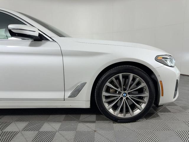 Photo of 2021 Mineral White Metallic BMW 540