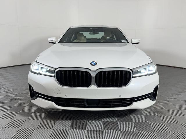 Photo of 2021 Mineral White Metallic BMW 540