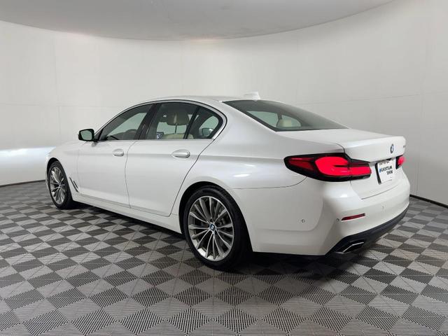 Photo of 2021 Mineral White Metallic BMW 540