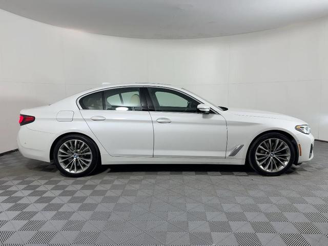 Photo of 2021 Mineral White Metallic BMW 540