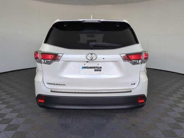 Photo of 2015 White Toyota Highlander