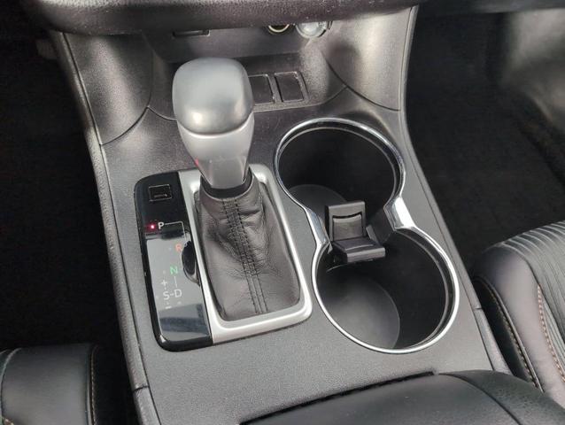 Photo of 2015 White Toyota Highlander