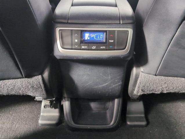 Photo of 2015 White Toyota Highlander