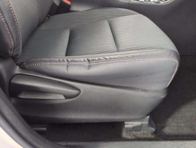 Photo of 2015 White Toyota Highlander