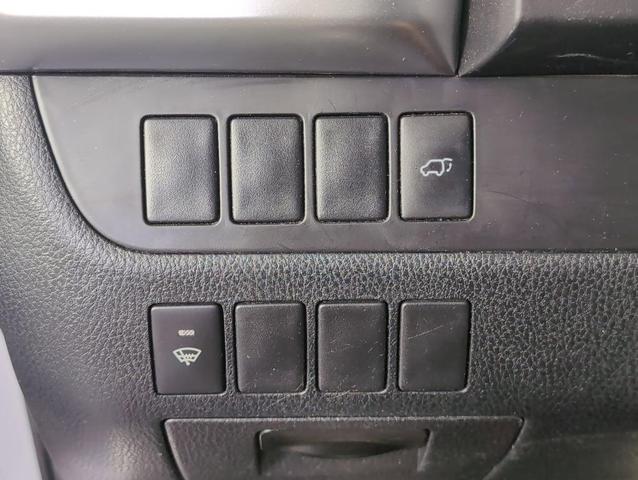 Photo of 2015 White Toyota Highlander