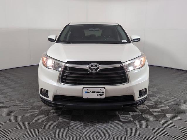 Photo of 2015 White Toyota Highlander