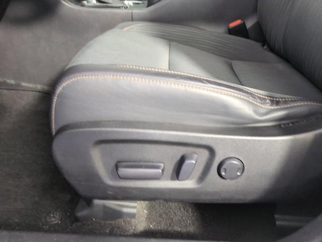Photo of 2015 White Toyota Highlander