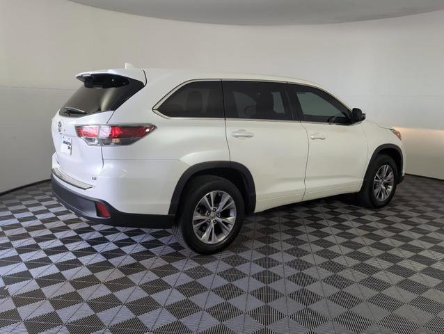 Photo of 2015 White Toyota Highlander