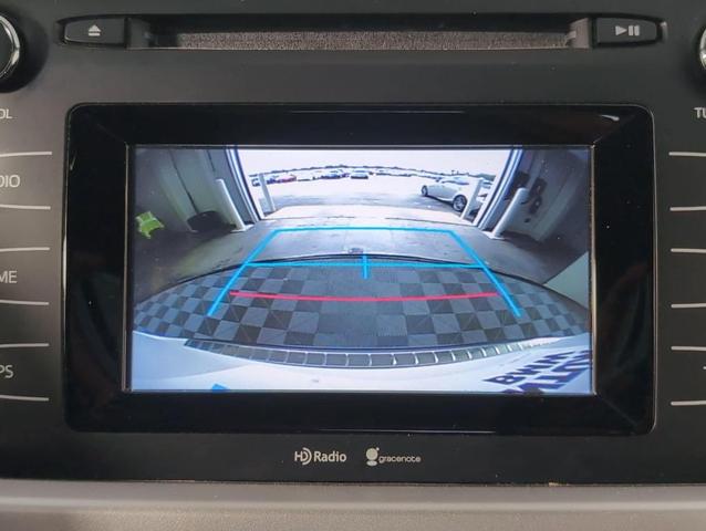 Photo of 2015 White Toyota Highlander
