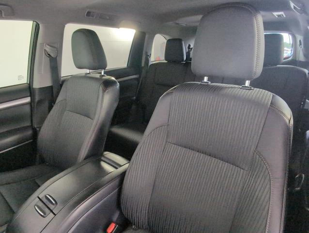 Photo of 2015 White Toyota Highlander