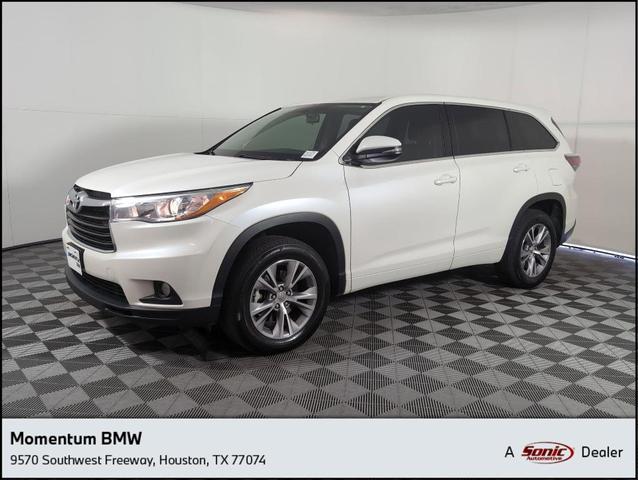 Photo of 2015 White Toyota Highlander