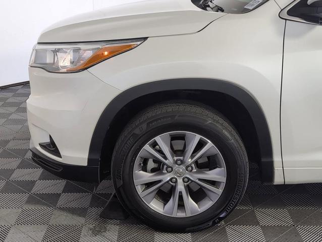 Photo of 2015 White Toyota Highlander