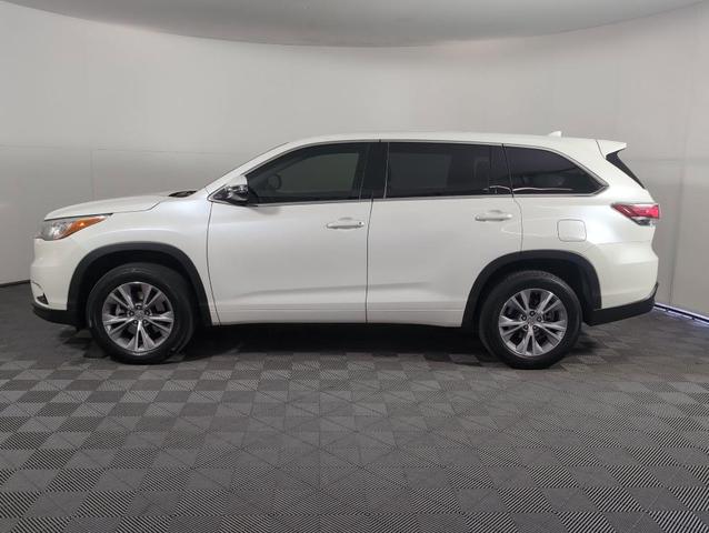 Photo of 2015 White Toyota Highlander