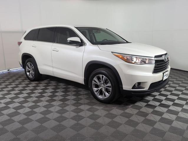 Photo of 2015 White Toyota Highlander