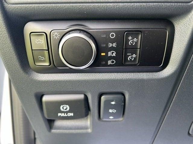 Photo of 2025 Oxford White Ford F-150 Lightning