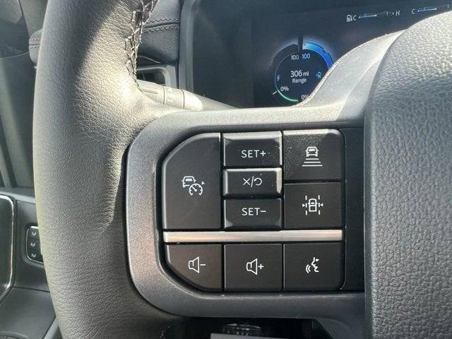 Photo of 2025 Oxford White Ford F-150 Lightning