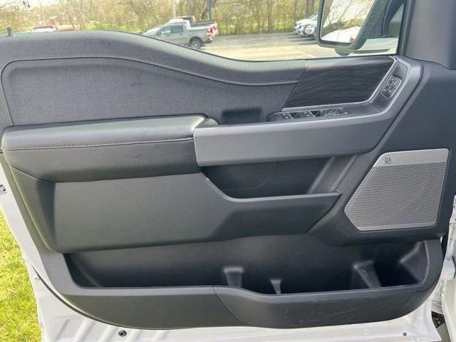 Photo of 2025 Oxford White Ford F-150 Lightning