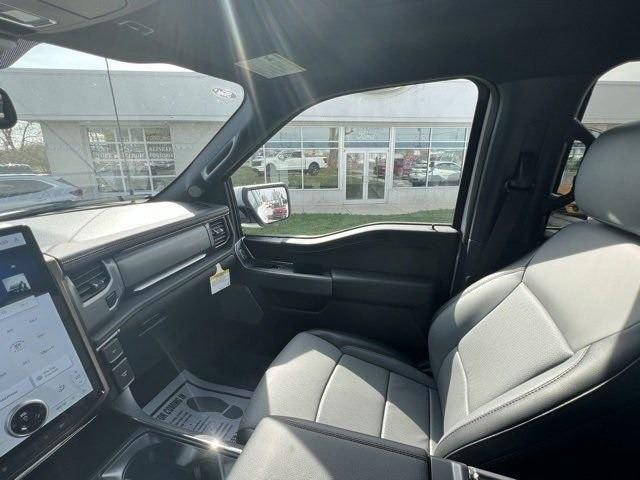 Photo of 2025 Oxford White Ford F-150 Lightning