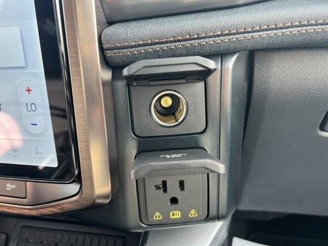 Photo of 2025 Oxford White Ford F-150 Lightning