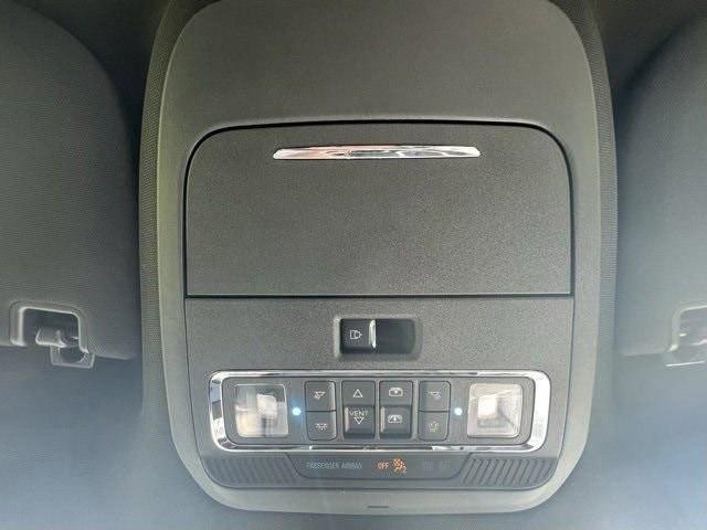 Photo of 2025 Oxford White Ford F-150 Lightning