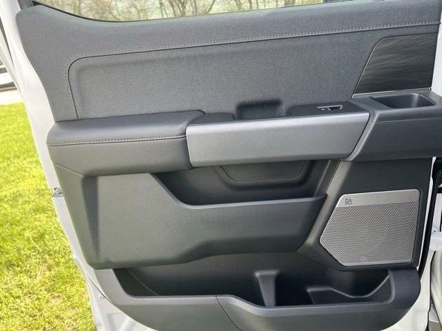 Photo of 2025 Oxford White Ford F-150 Lightning