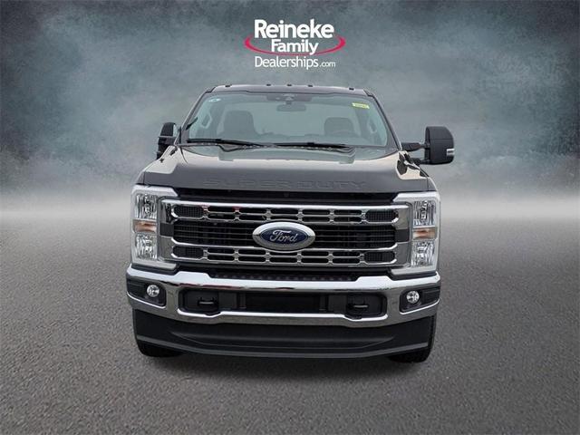 Photo of 2025 Agate Black Metallic Ford F-350