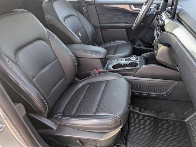 Photo of 2022 Iconic Silver Metallic Ford Escape
