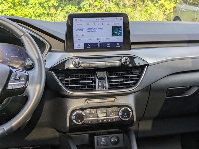 Photo of 2022 Iconic Silver Metallic Ford Escape