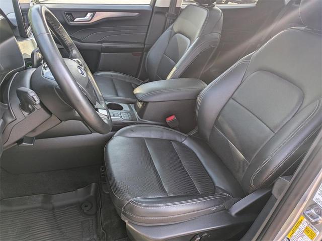 Photo of 2022 Iconic Silver Metallic Ford Escape