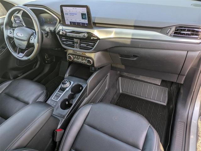 Photo of 2022 Iconic Silver Metallic Ford Escape