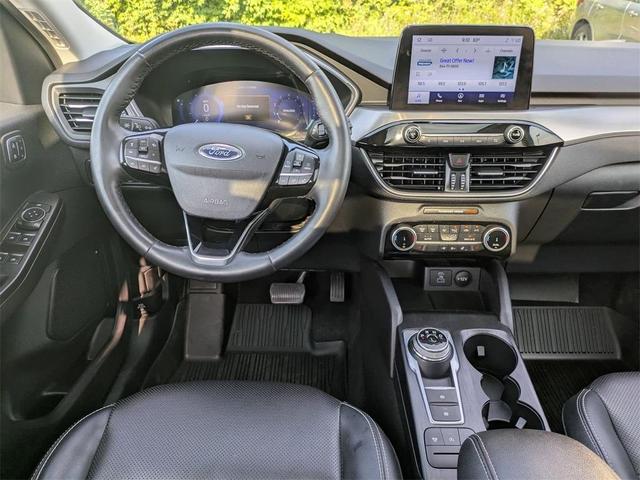 Photo of 2022 Iconic Silver Metallic Ford Escape
