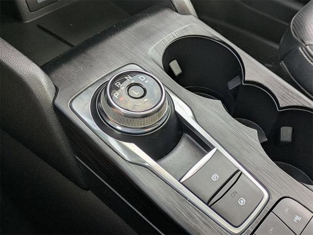 Photo of 2022 Iconic Silver Metallic Ford Escape