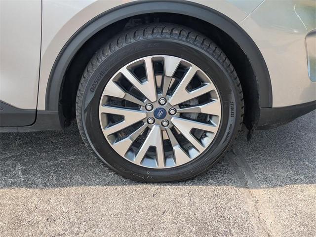 Photo of 2022 Iconic Silver Metallic Ford Escape