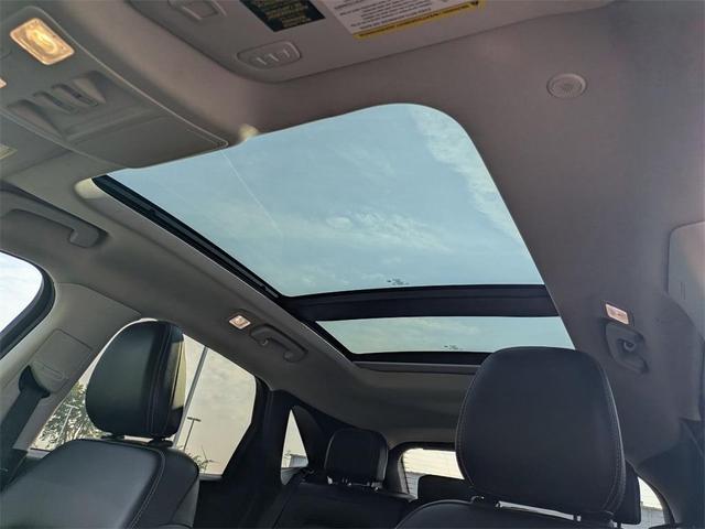 Photo of 2022 Iconic Silver Metallic Ford Escape