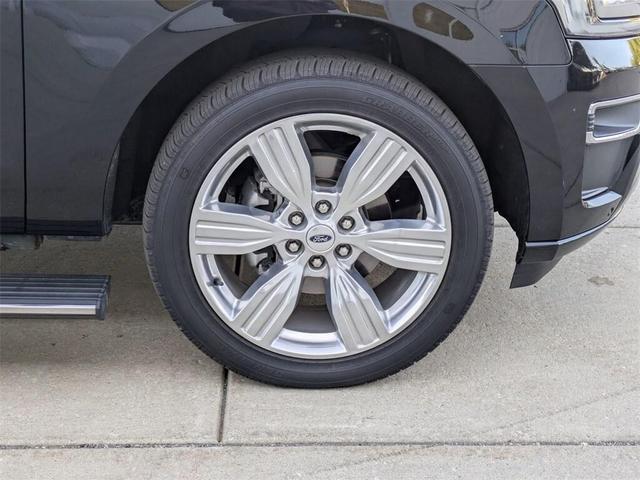 Photo of 2022 Agate Black Metallic Ford Expedition