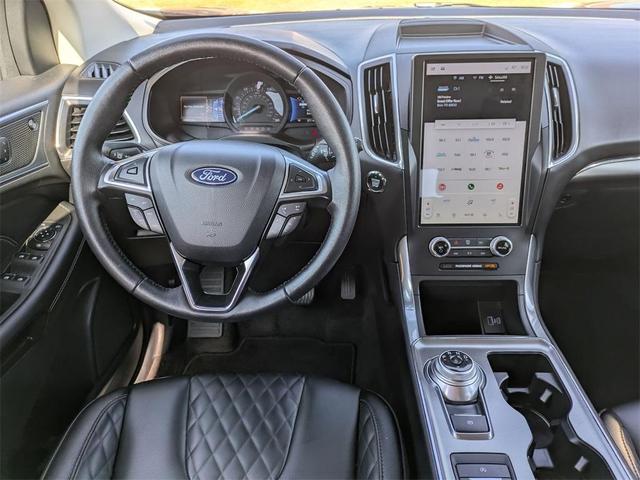 Photo of 2024 Gray Metallic Ford Edge